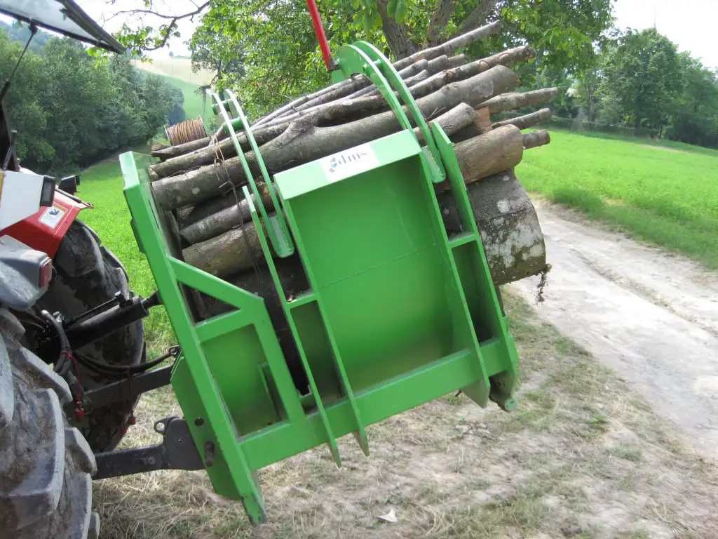 Fascinatrice per tronchi al lavoro